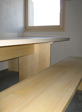 K�che mit Tisch und B�nken aus Safier Fichte